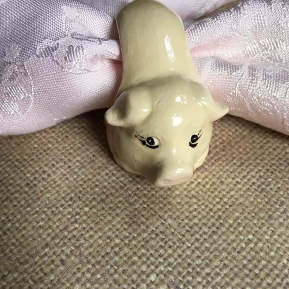 Glass Pig Napkin Rings - Picture 2 of 9